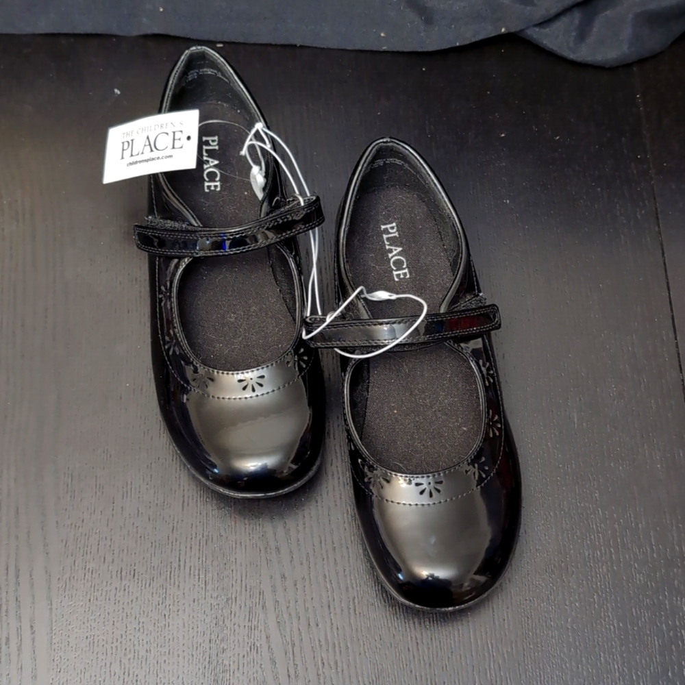 Black Youth PLACE shoes Size 4